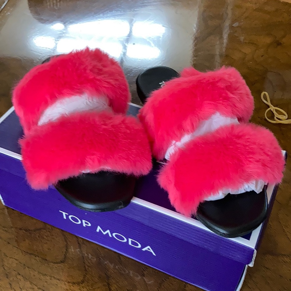 Fun furry Sandal new by Top Moda